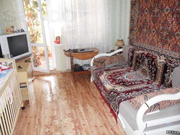 В Симферополе на Проспекте Победы/Лермонтова продается своя трехкомнатная квартира